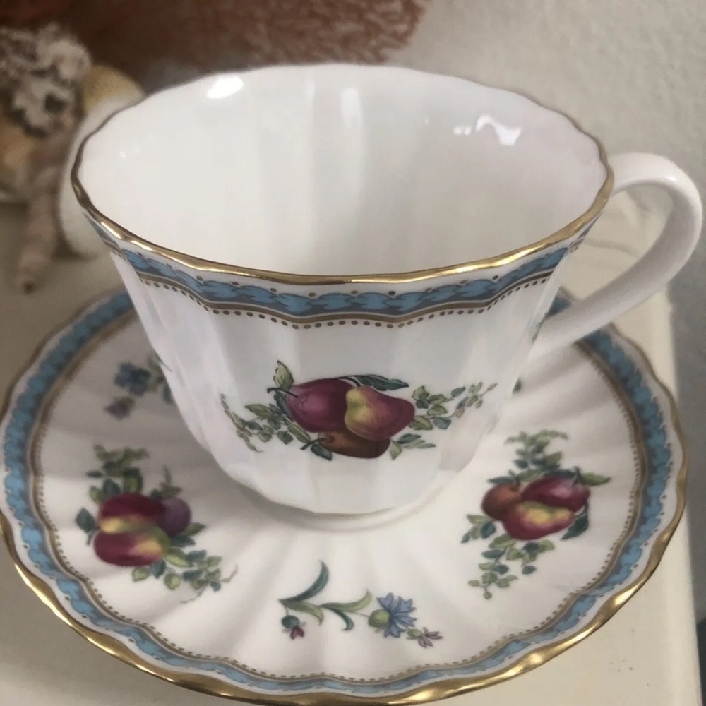 Spode Trapnell Sprays 2 3/4” Flat Cup and Saucer.  Y 8403-L Made in England EUC